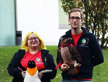 Wir freuen uns über zwei neue Sanitäter:innen in unserer Bereitschaft