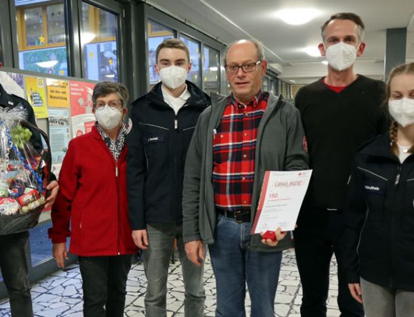 Seit dem ersten halben Liter, den Friedhelm Zimmermann  1971 gespendet hat, ist der Neustädter 150-mal ehrenamtlich und unentgeltlich zur Blutspende gegangen.